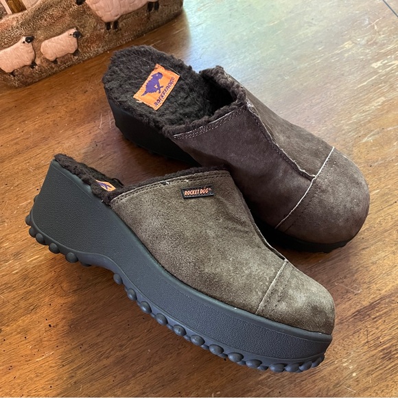 *SOLD* Rocket Dog platform mules - Picture 2 of 6